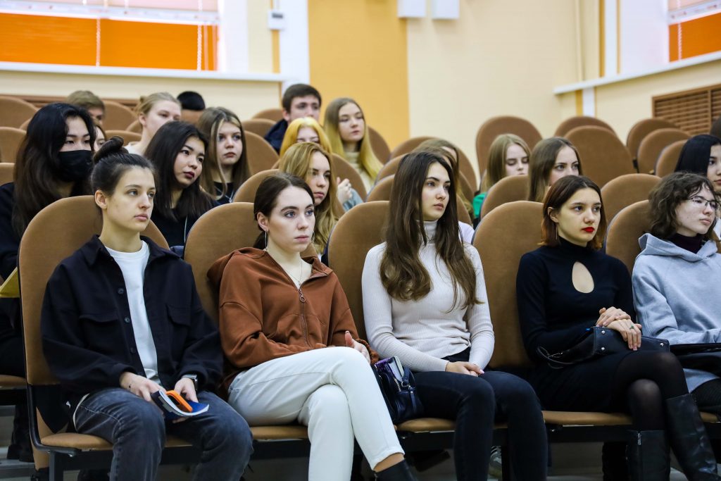 Астраханские патриоты продолжают проводить мероприятия для молодежи